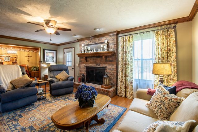 1420 Cantrell Dr, Cottontown, TN 37048