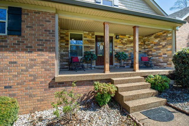 1420 Cantrell Dr, Cottontown, TN 37048