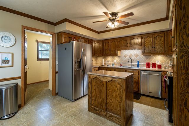 1420 Cantrell Dr, Cottontown, TN 37048