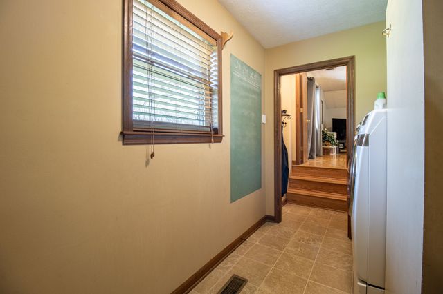 1420 Cantrell Dr, Cottontown, TN 37048