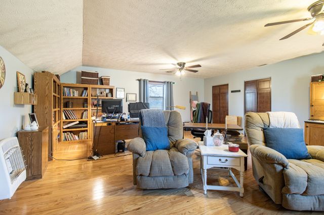 1420 Cantrell Dr, Cottontown, TN 37048