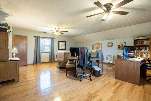 1420 Cantrell Dr, Cottontown, TN 37048