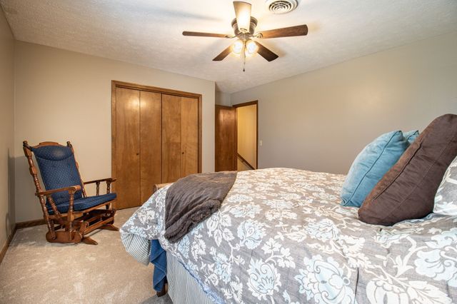 1420 Cantrell Dr, Cottontown, TN 37048