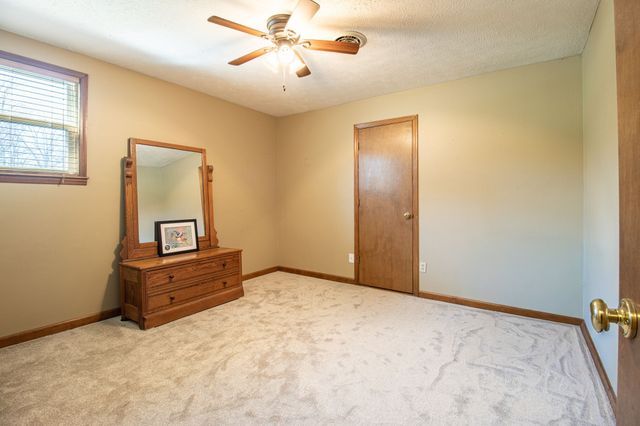 1420 Cantrell Dr, Cottontown, TN 37048