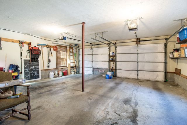 1420 Cantrell Dr, Cottontown, TN 37048