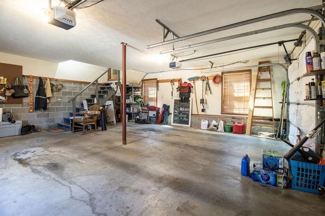1420 Cantrell Dr, Cottontown, TN 37048