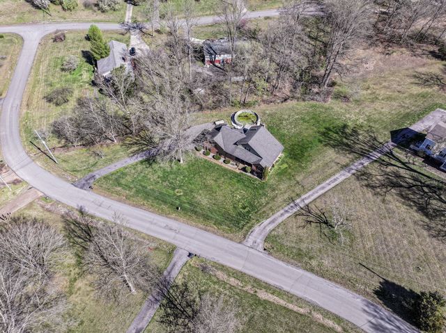 1420 Cantrell Dr, Cottontown, TN 37048