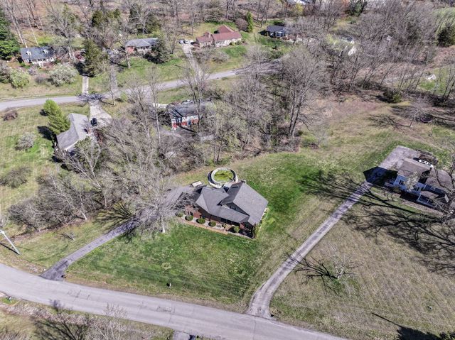 1420 Cantrell Dr, Cottontown, TN 37048