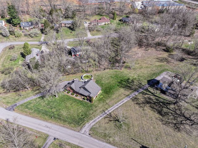 1420 Cantrell Dr, Cottontown, TN 37048