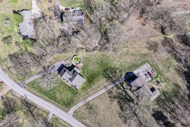 1420 Cantrell Dr, Cottontown, TN 37048