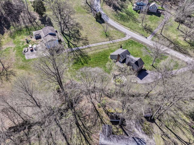 1420 Cantrell Dr, Cottontown, TN 37048