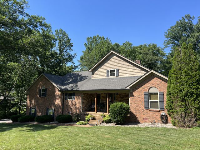 1420 Cantrell Dr, Cottontown, TN 37048