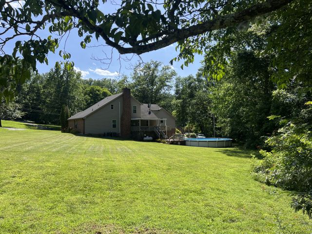 1420 Cantrell Dr, Cottontown, TN 37048