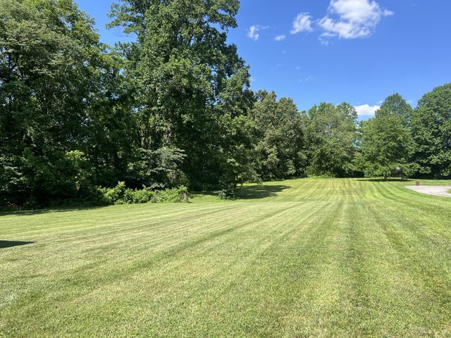 1420 Cantrell Dr, Cottontown, TN 37048