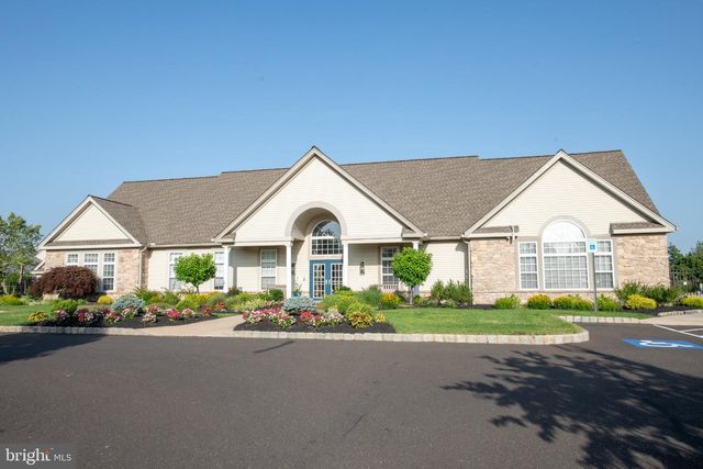 748 S SETTLERS CIR, Warrington, PA 18976