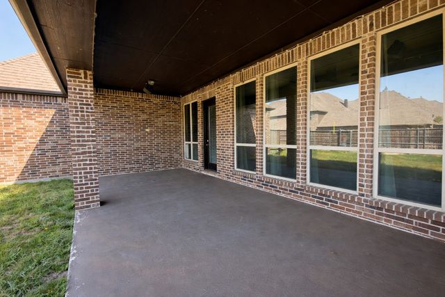 1304 Damsel Caitlyn Drive, Lewisville, TX 75056