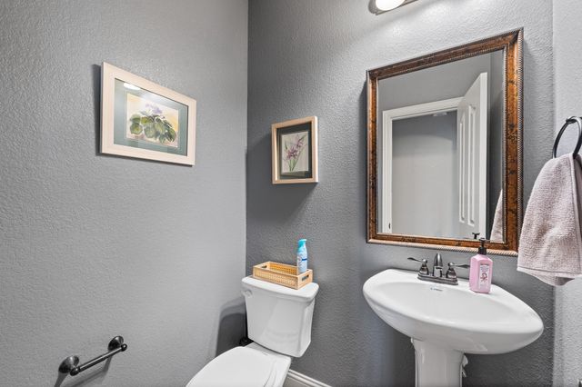 714 Green Leaf Drive, Midlothian, TX 76065