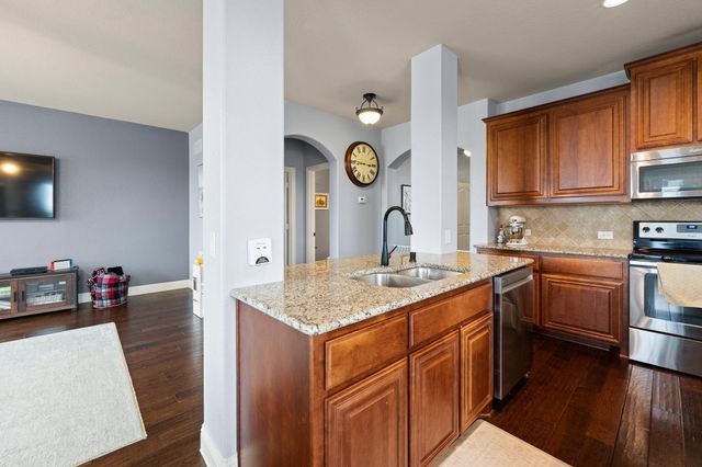 714 Green Leaf Drive, Midlothian, TX 76065