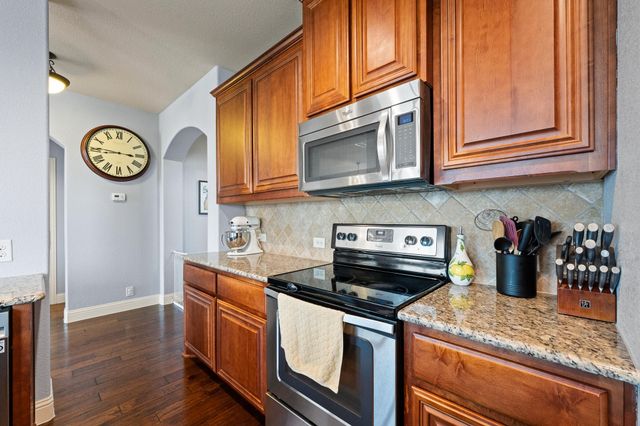 714 Green Leaf Drive, Midlothian, TX 76065