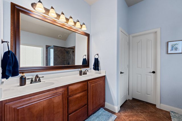 714 Green Leaf Drive, Midlothian, TX 76065