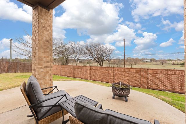714 Green Leaf Drive, Midlothian, TX 76065