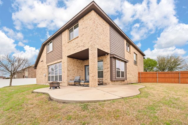 714 Green Leaf Drive, Midlothian, TX 76065