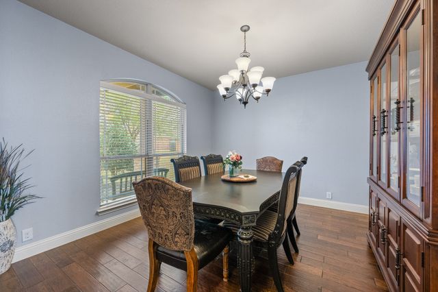 714 Green Leaf Drive, Midlothian, TX 76065