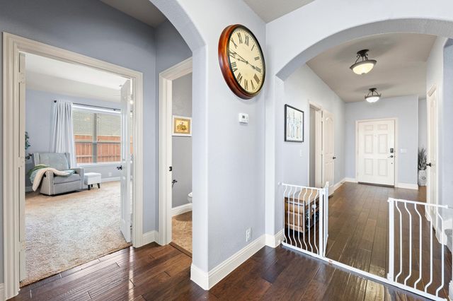 714 Green Leaf Drive, Midlothian, TX 76065