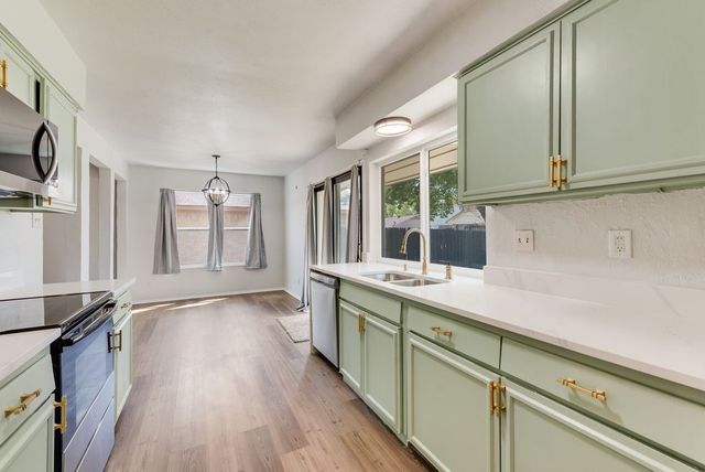 1656 Glenhill Lane, Lewisville, TX 75077