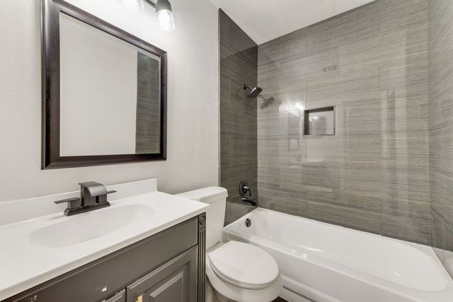 1656 Glenhill Lane, Lewisville, TX 75077