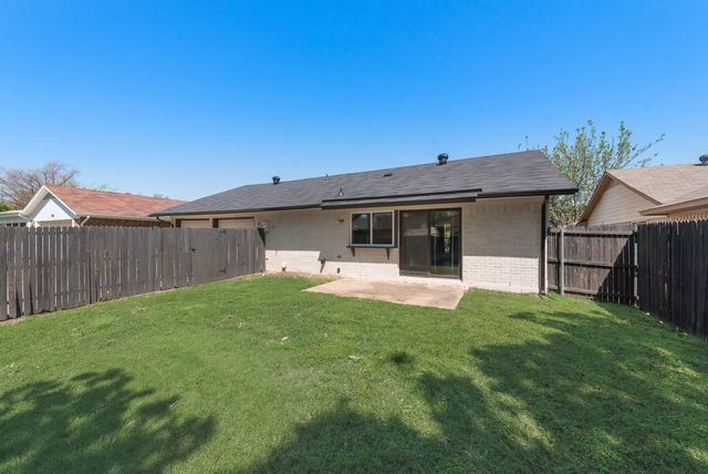 1656 Glenhill Lane, Lewisville, TX 75077