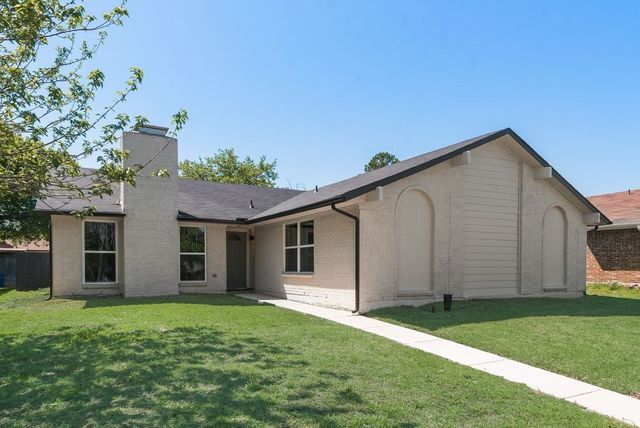 1656 Glenhill Lane, Lewisville, TX 75077