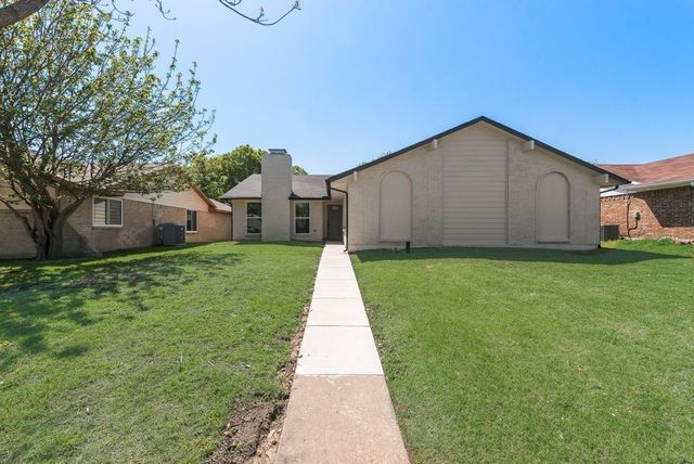 1656 Glenhill Lane, Lewisville, TX 75077