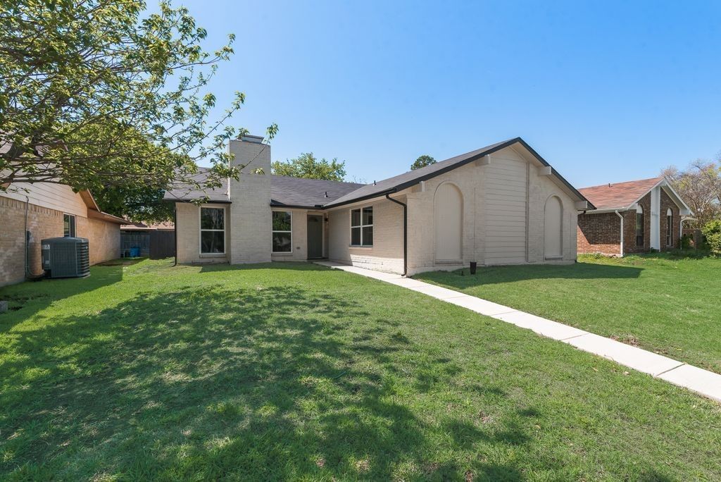 1656 Glenhill Lane, Lewisville, TX 75077