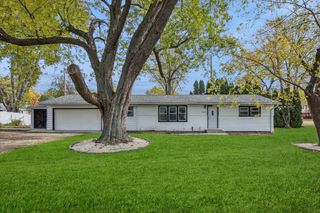 2004 Central Street, Mchenry, IL 60050