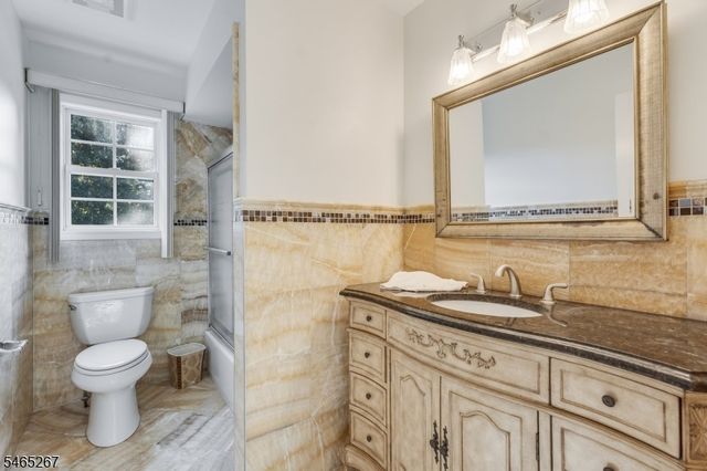 2 Quincy Dr, Jefferson Twp., NJ 07438