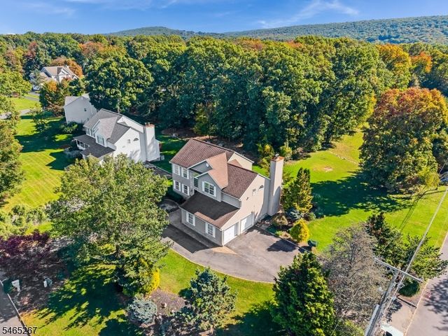 2 Quincy Dr, Jefferson Twp., NJ 07438