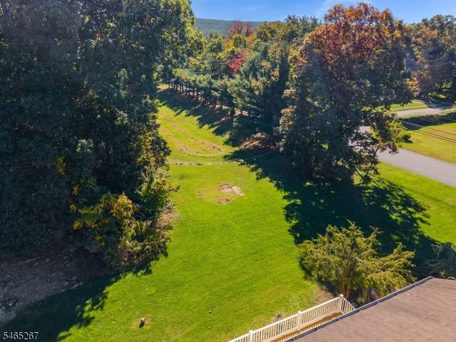 2 Quincy Dr, Jefferson Twp., NJ 07438
