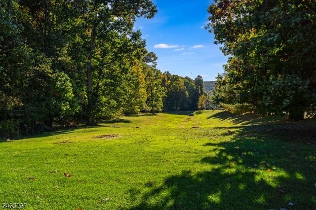 2 Quincy Dr, Jefferson Twp., NJ 07438