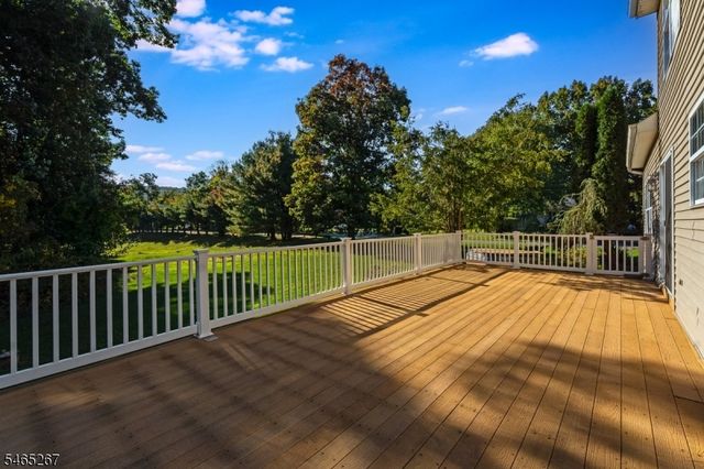 2 Quincy Dr, Jefferson Twp., NJ 07438