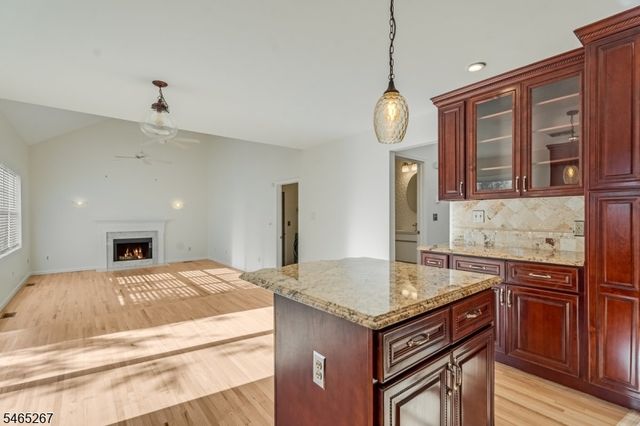 2 Quincy Dr, Jefferson Twp., NJ 07438