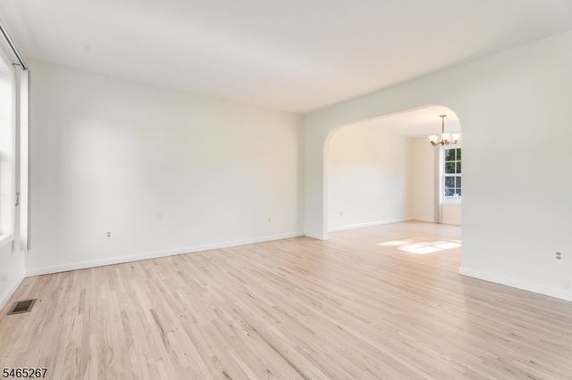 2 Quincy Dr, Jefferson Twp., NJ 07438