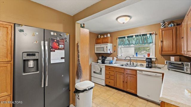 314 Blockhouse Valley Rd, Clinton, TN 37716
