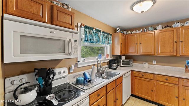 314 Blockhouse Valley Rd, Clinton, TN 37716