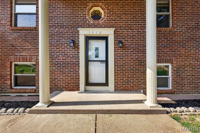 1312 Twin Trails Court, Fenton, MO 63026