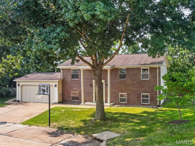 1312 Twin Trails Court, Fenton, MO 63026