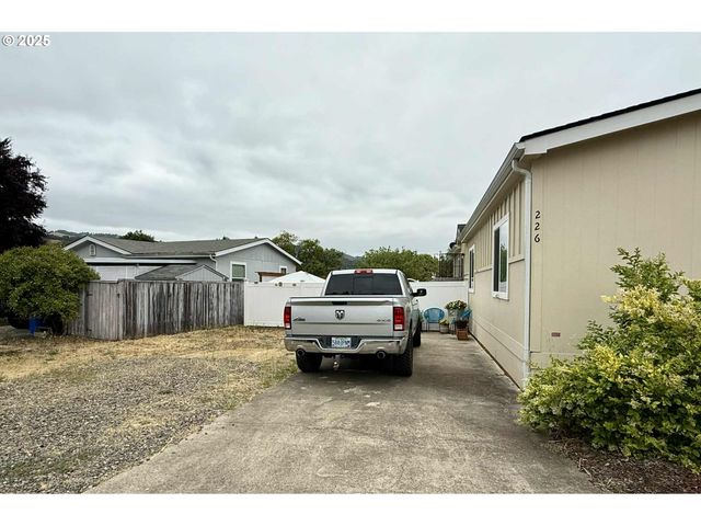 226 OWYHEE Ln 46, Roseburg, OR 97471