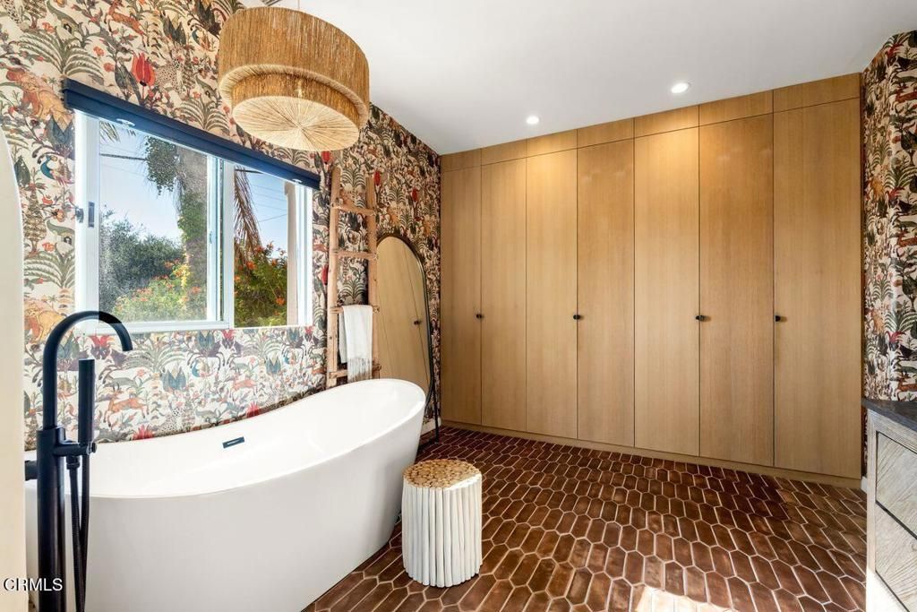 Image 19 of property listing at 920 El Centro Street, Ojai, CA 93023