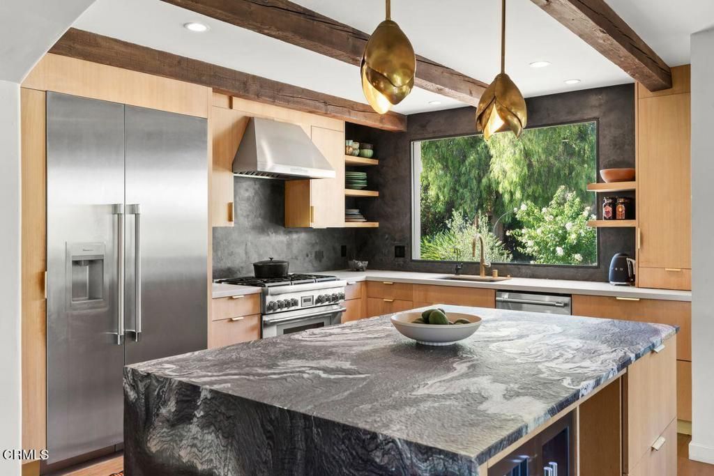 Image 5 of property listing at 920 El Centro Street, Ojai, CA 93023