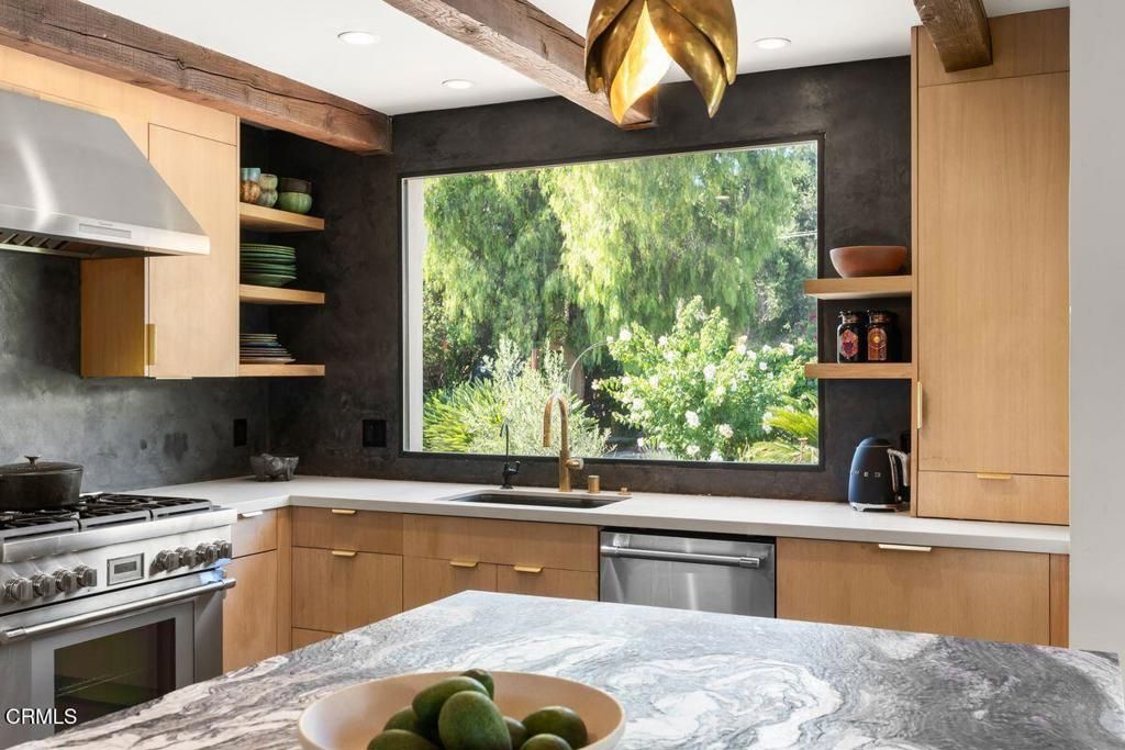 Image 6 of property listing at 920 El Centro Street, Ojai, CA 93023